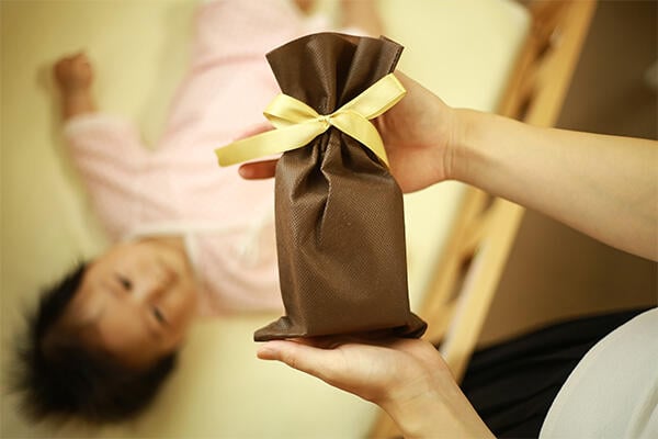 チャイルドシートはいつから前向きにする？切り替え時期を確認するには？