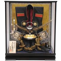 【五月人形】陣羽織付 着用兜飾り ケース飾り「上杉謙信」 (538760) 初節句 男の子 端午の節句 トイザらス・ベビーザらス限定【メーカー直送】