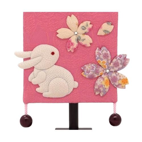 【雛人形】［QRコード申込式］名前旗 刺繍 「ピンクうさぎ」 高さ39cm 小サイズ (351842)女の子 台付き ピンク 桃の節句 お雛様 雛祭り コンパクト ミニ  生年月日 トイザらス・ベビーザらス限定