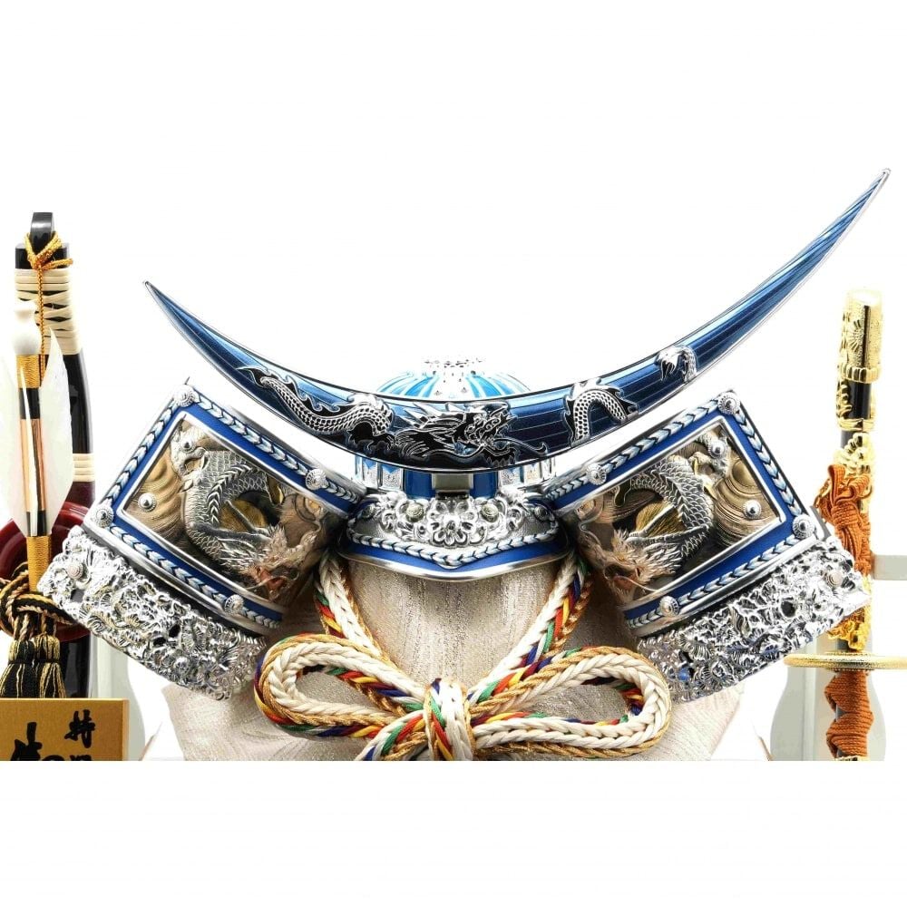 五月人形】兜飾り ケース飾り「伊達政宗 向い龍白塗」 (538106