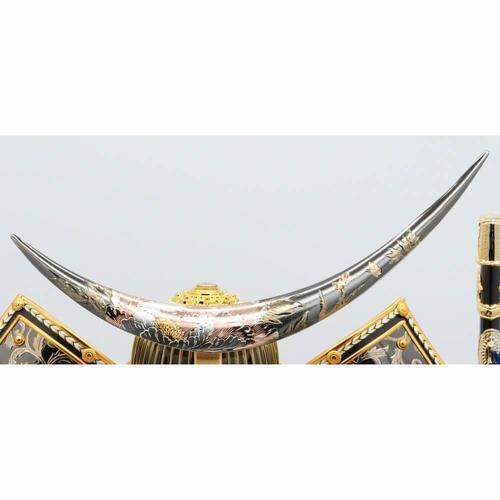 【五月人形】兜飾り ケース飾り「伊達政宗 牡丹彫金青黒ぼかし」 (538734) 男の子 トイザらス・ベビーザらス限定【メーカー直送】