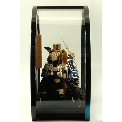 【五月人形】兜ケース飾り「上杉謙信青ぼかし丸形アクリル」（538746）トイザらス・ベビーザらス限定【メーカー直送】