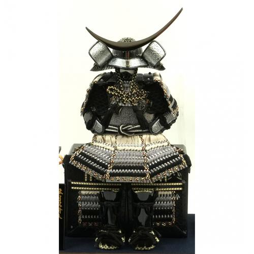 トイザらス限定 鎧ケース飾り「伊達政宗正絹三色縅」（538769）