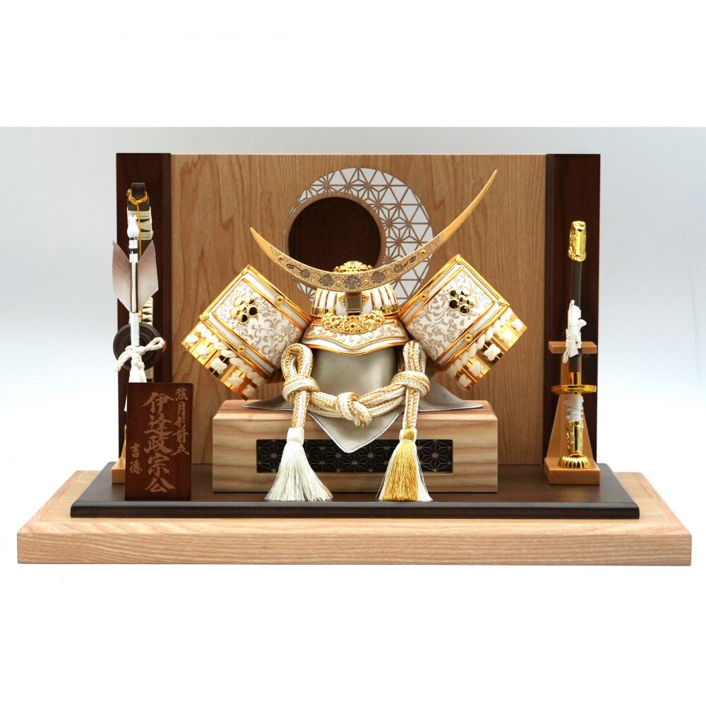 【展示品限り】五月人形　兜　伊達政宗　ケース飾り　※閉店セール　K34 五月人形】兜ケース飾り「伊達政宗木目調衝立付きアクリル」（538284