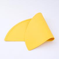 dear BABY ディアベビー お食事マット ハーフムーン マスタード ベビーザらス限定