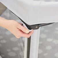 日本育児 洗えてたためる ポータブル ベビーサークル クラウド 軽量3.8kg 折りたたみ収納可能 収納袋付 アルミフレーム サイズ：約 幅152&times;奥行き118&times;高さ70cm 5カ月～3歳半頃対応