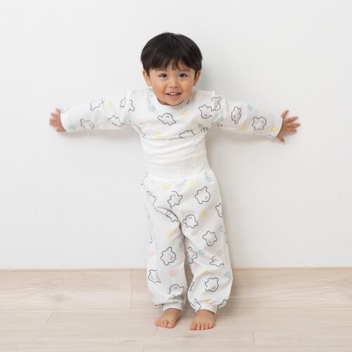 シナぷしゅ 長袖パジャマ 裏綿ダイヤキルト 総柄丸首 ホワイト×90cm