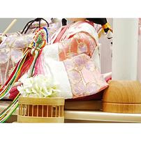 【雛人形】ケース親王飾り「桜刺繍衝立パノラマアクリル」（322723）