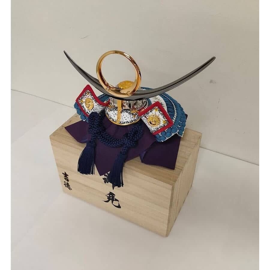 五月人形】兜飾り 床飾り「桐箱入り兜 上杉」（525049）コンパクト