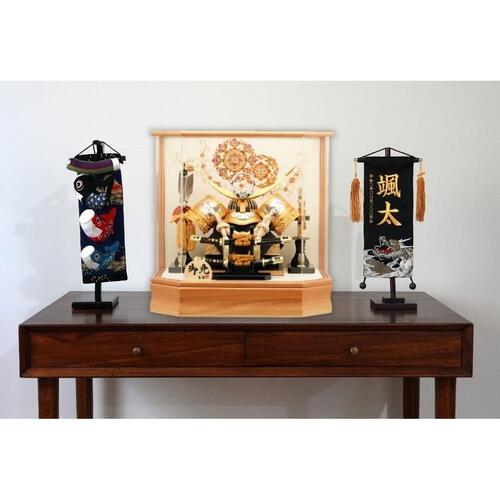 【五月人形】兜飾り ケース飾り「上杉謙信 金彩花紋六角アクリル」 (538205)コンパクト 男の子 トイザらス・ベビーザらス限定【メーカー直送】