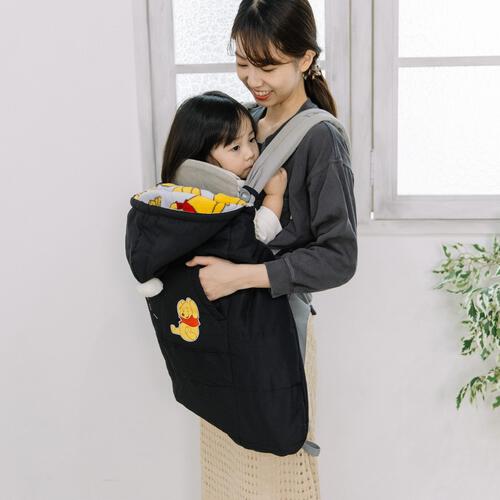 Disney ディズニー 抱っこ紐ケープ 中綿 ポンポン付き プー ベビーザらス限定