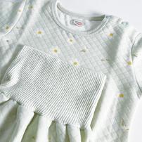 長袖腹巻付きパジャマ ニットキルト デイジー柄 ミントグリーン&times;80cm ベビーザらス限定