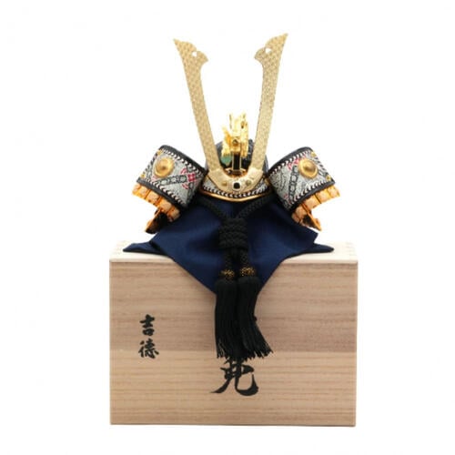【五月人形】兜飾り 床飾り「桐箱入り兜 黒糸縅」 (528701)コンパクト 男の子 【オンライン限定】 トイザらス・ベビーザらス限定【メーカー直送】