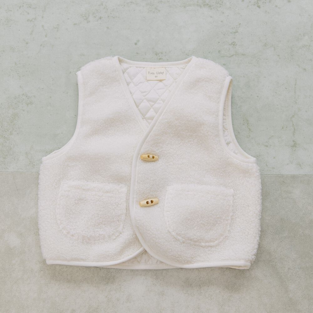 FirstCloset×mioさん】ボアベスト オフホワイト×80cm | マタニティ