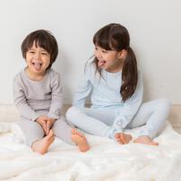 【Babies&ldquo;R&rdquo;Us&times;】着心地おばけ ニットキルト 腹巻付きパジャマ 黒ごまプリン&times;80cm