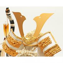 【五月人形】兜飾り ケース飾り「松鷹木目調六角アクリル」（538308）コンパクト 男の子 端午の節句 トイザらス・ベビーザらス限定【メーカー直送】