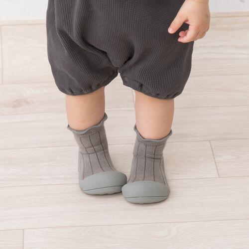 アティパス ポンポン ベビーソックスシューズ 12.5cm POM-POM カーキ