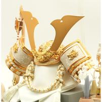 【五月人形】兜ケース飾り「唐草刺繍グレー塗アクリル」（538902）トイザらス・ベビーザらス限定【メーカー直送】