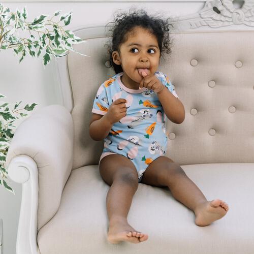 ディズニー ズートピア 半袖ボディスーツ 総柄 ジュディ ブルー&times;70cm