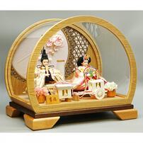 【雛人形】ケース親王飾り「透かし麻の葉木目調半円アクリル」（322656）