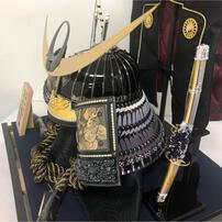 【五月人形】陣羽織付 着用兜飾り ケース飾り「上杉謙信」 (538760) 初節句 男の子 端午の節句 トイザらス・ベビーザらス限定【メーカー直送】