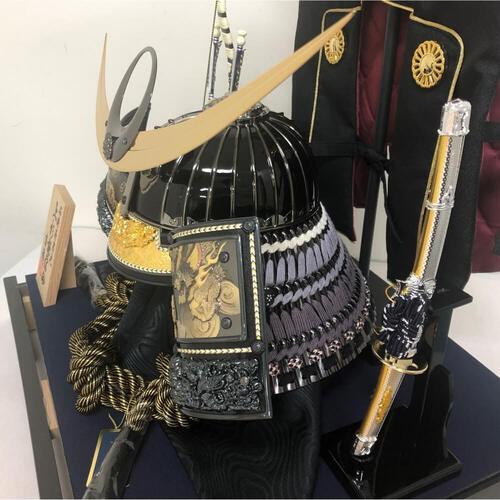 【五月人形】陣羽織付 着用兜飾り ケース飾り「上杉謙信」 (538760) 初節句 男の子 端午の節句 トイザらス・ベビーザらス限定【メーカー直送】