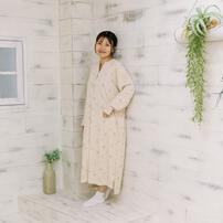 monpoke モンポケ 長袖前開きワンピースパジャマ 総柄 ベージュ&times;M-L ベビーザらス限定