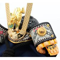 【五月人形】兜飾り 床飾り「桐箱入り兜 黒糸縅」 (528701)コンパクト 男の子 【オンライン限定】 トイザらス・ベビーザらス限定【メーカー直送】